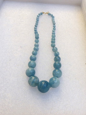 Necklace with aquamarine mineral stones and K18 gold clasp