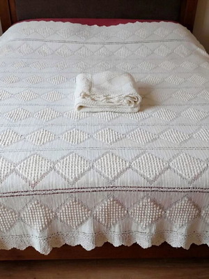 Handmade crochet blankets set with diamond and lace pattern