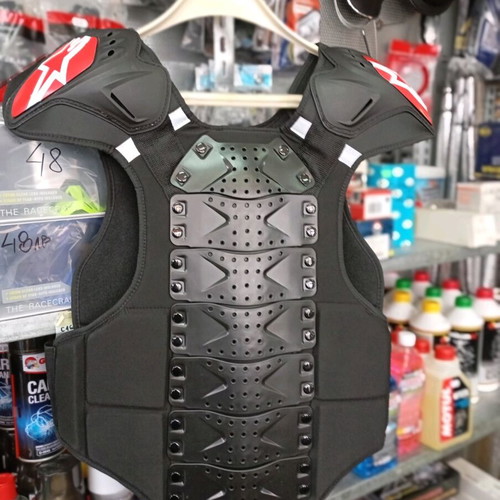 Motorcycle armor new, sturdy and comfortable with neoprene and velcro