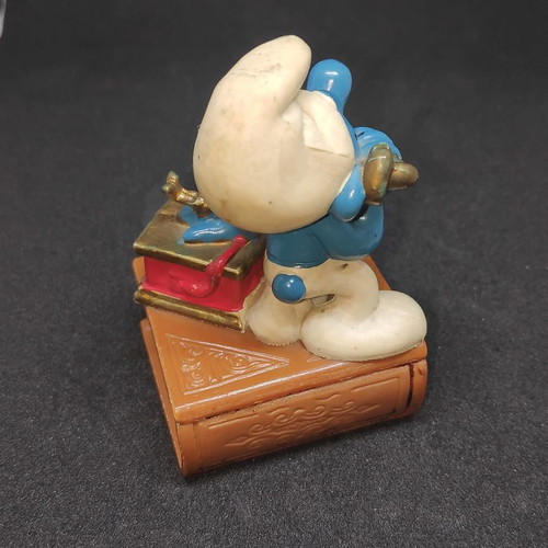 Smurf Peyo Figure with Phone and Box like new