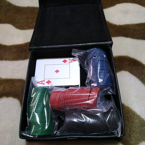 Playboy playing cards and chips like new, 100 pieces, four colors