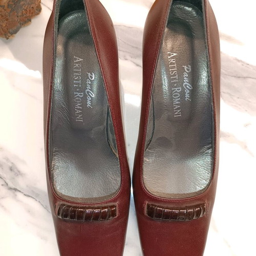 Leather burgundy women's shoe like new size 37 Greek made