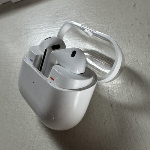 Samsung Galaxy Buds 3 wireless earbuds like new with charging case and box