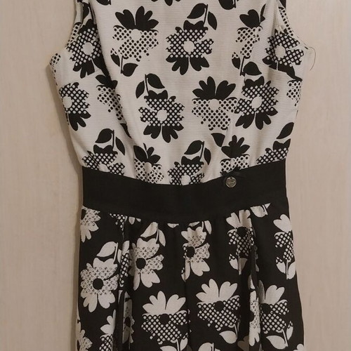 Lynne short dress used, size S, black and white with pleats