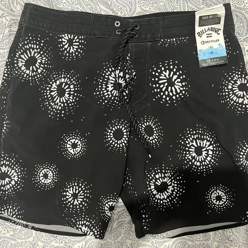 Billabong swim shorts size M new, black
