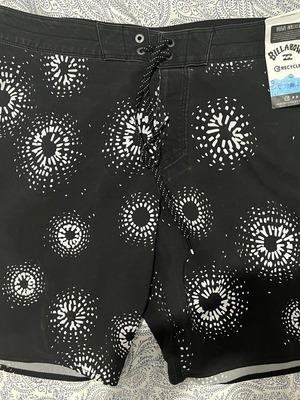 Billabong swim shorts size M new, black