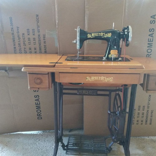 Mercedes sewing machine like new, fully functional