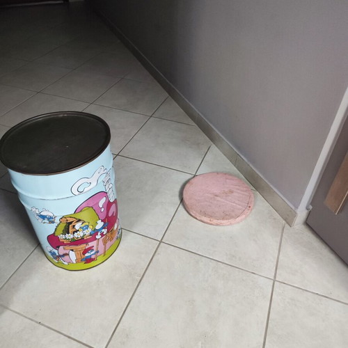 Barrel stool from 1990 used, cushion needs cleaning