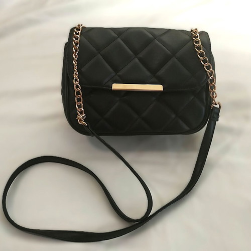 Women's black quilted Bershka bag like new