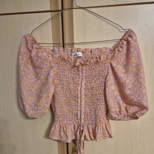 Mochy women's blouse with floral design and puff sleeves like new