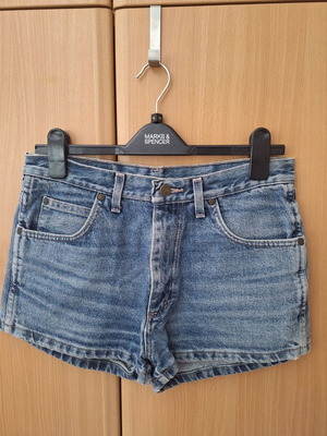 Wrangler denim shorts like new, size W32, blue