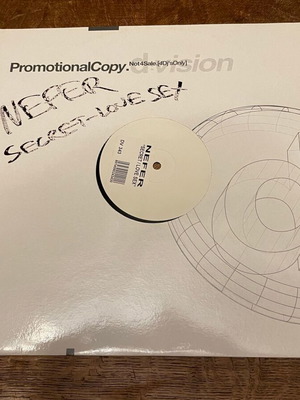 Nefer Secret / Love Sex 12" βινύλιο μεταχειρισμένο, ηλεκτρονική