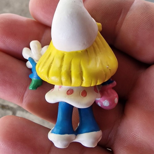 Smurfette Peyo figure holding flower and purse vintage 1993, like new