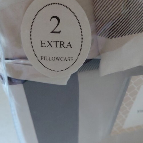 Bed sheet set 7 pieces, new, checkered design