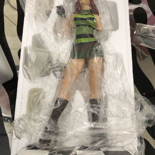 Mary Jane Loves Of Peter Parker statue used, broken, Diamond Select 12-14”