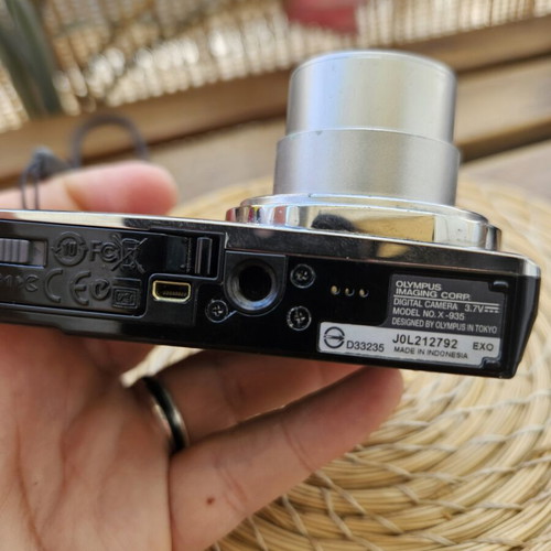 Olympus X-935 digital compact camera bundle like new