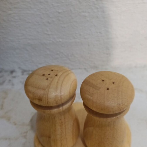 Wooden salt and pepper set with base