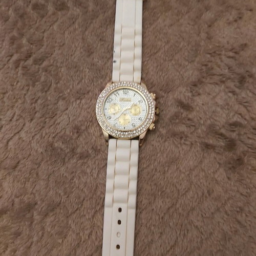 Women's watches like new, pack of 4 multicolor