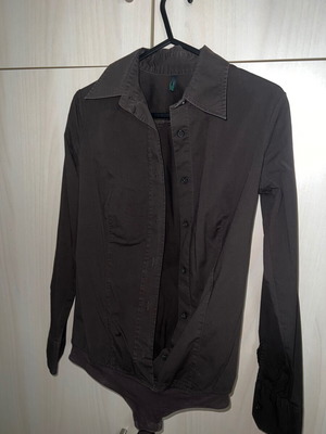 Benetton women's shirt brown like new, size XS