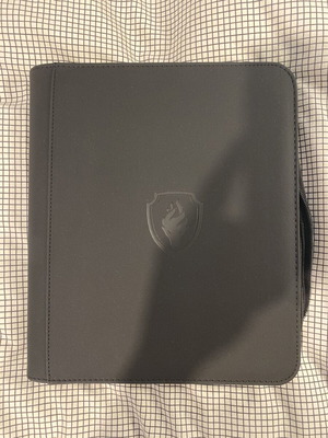 Binder for 160 Toploaders cards like new, compatible with sleeves