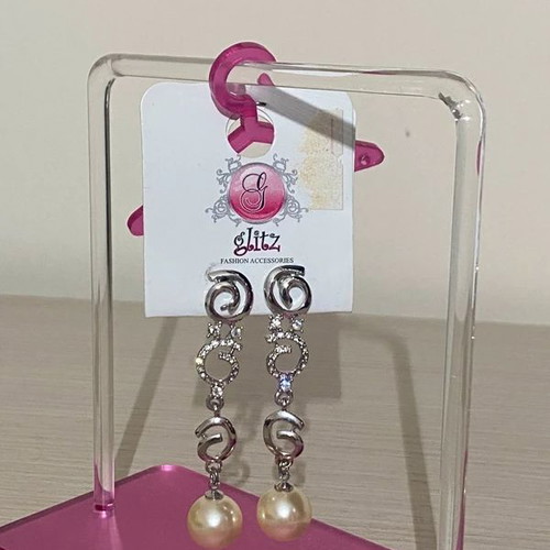 Earrings with pearl and rhinestones new, silver color