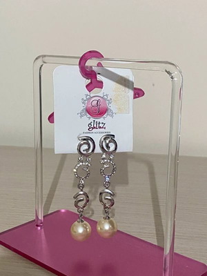 Earrings with pearl and rhinestones new, silver color