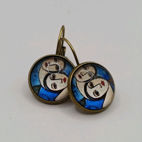 Faces 14mm dangle earrings new, bronze base, beige and blue