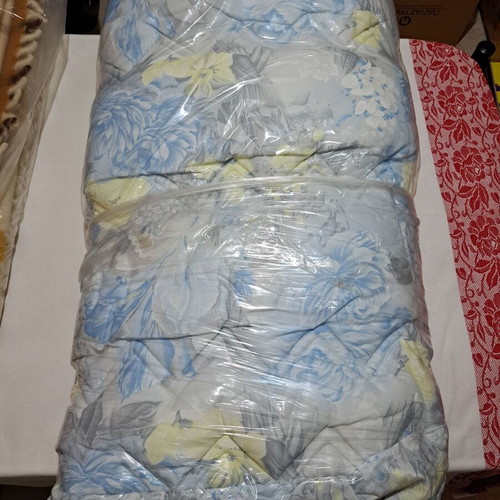Floral quilt double size like new in blue, light blue and yellow