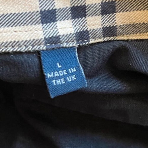 Burberry ροζ πουκάμισο μέγεθος 44 και μαύρο πουκάμισο μέγεθος L σαν καινούργια