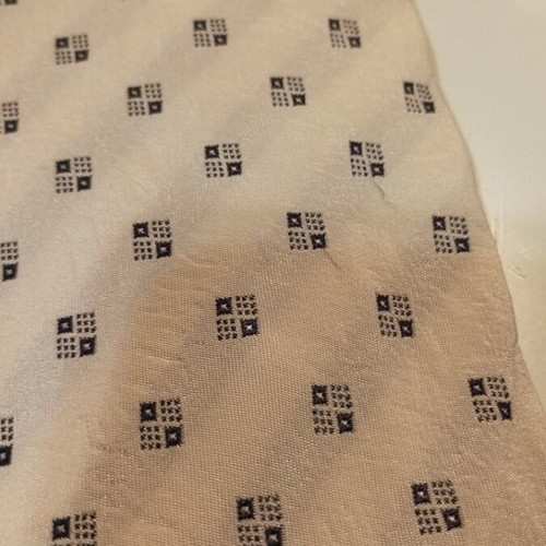 Hugo Boss tie like new 100% silk white and blue