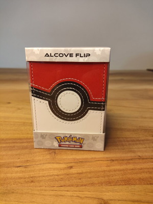 Pokémon Poké Ball Alcove Deck Box Ultra Pro new