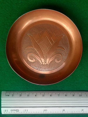 Χάλκινο διακοσμητικό μικρό πιάτο σκαλισμένο χειροποίητο σχέδιο τουλίπα μεταχειρισμένο