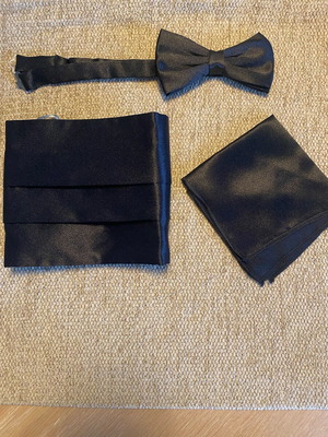 Set of belt, bow tie and handkerchief like new, black