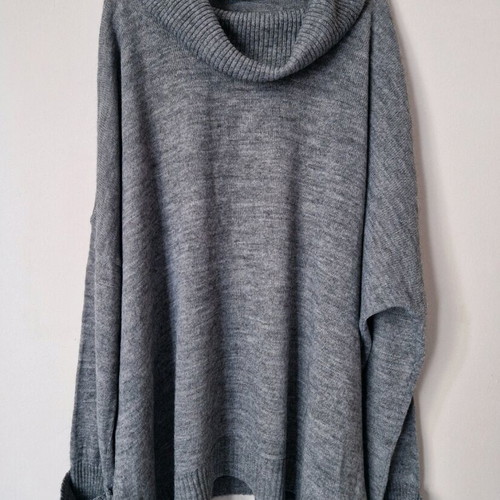 Woolnet gray sweater wide fit like new, Small/Medium