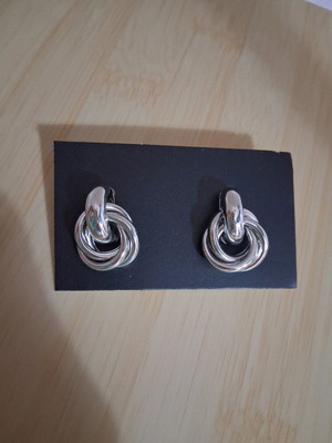 Women's earrings silver tone new with stud fastening