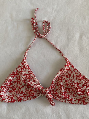 Floral bikini top H&M like new, red and white with removable cups