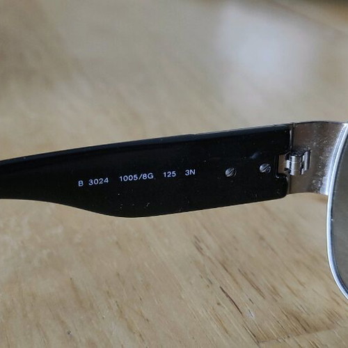Burberry authentic sunglasses B3024 1005/8G 125 3N like new, black