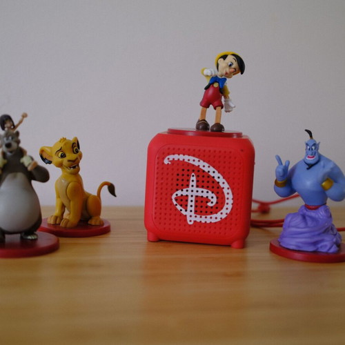Disney audio story speaker with 4 mini figures, like new