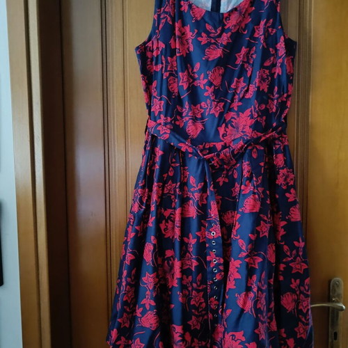Dress with flowers and tulle inside like new, size XL-XXL