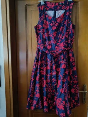 Dress with flowers and tulle inside like new, size XL-XXL