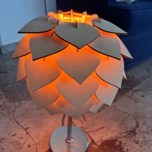 Wooden table lamp like new with color changing feature