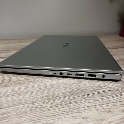 ASUS VivoBook 15 - Ryzen 5 / 8GB RAM / 512GB SSD — Excellent Condition!