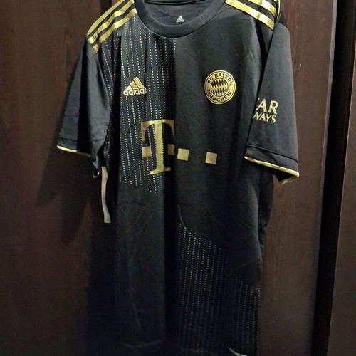 Bayern Munchen jersey new, authentic, size Medium