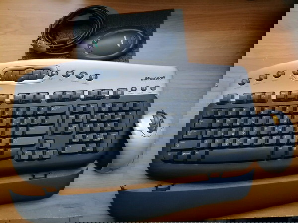 Microsoft Wireless Multimedia Keyboard/Mouse για ανταλλακτικά