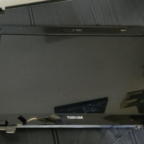 Toshiba Satellite L600-01B Screen with Hinges and Camera like new