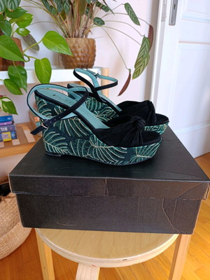 Favela platforms new, size 39, black and green