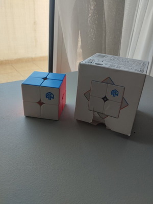 GAN 2x2 Rubik's Cube with magnets and adjustment tools