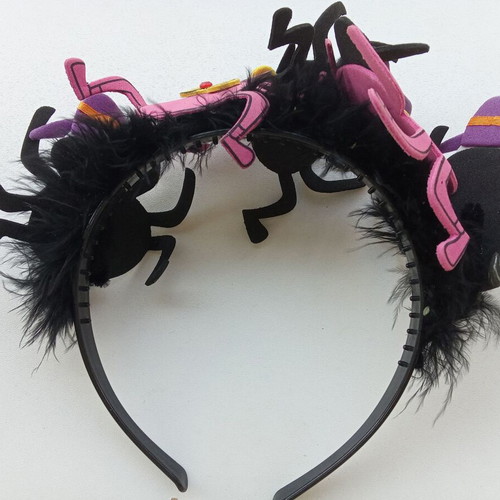 Children's Halloween headband used with spiders and feathers
