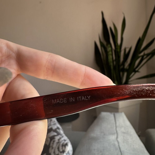 Big sunglasses, red