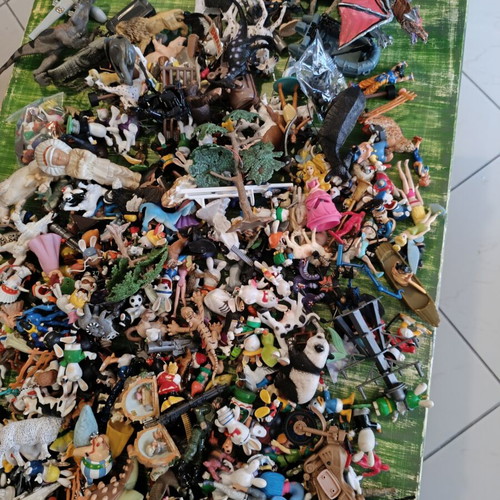 Animal figures used, box of 3, assorted